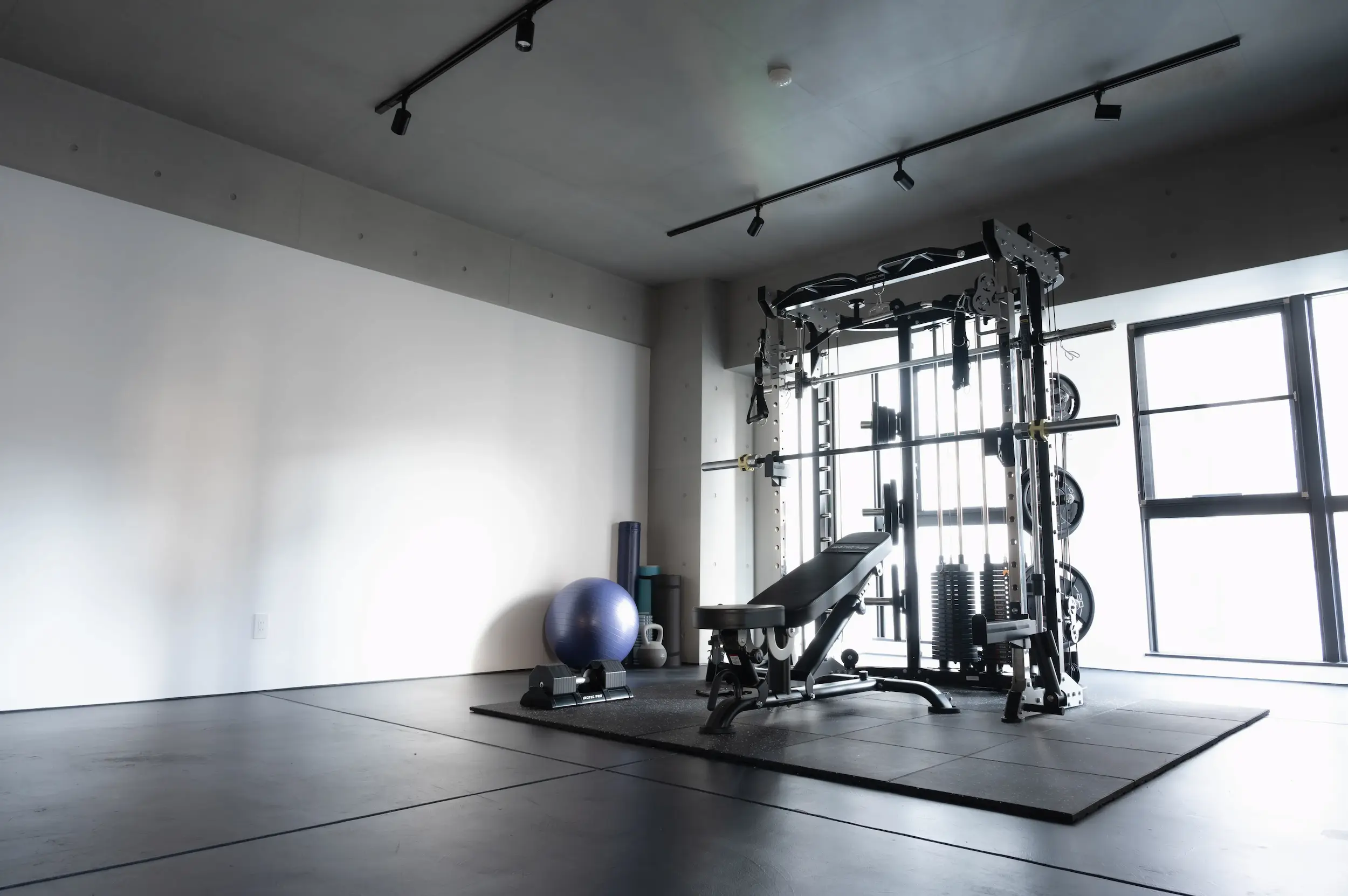 Training machines at FIT HIVE personal gym in Honmachi, Nishi-ku, Osaka