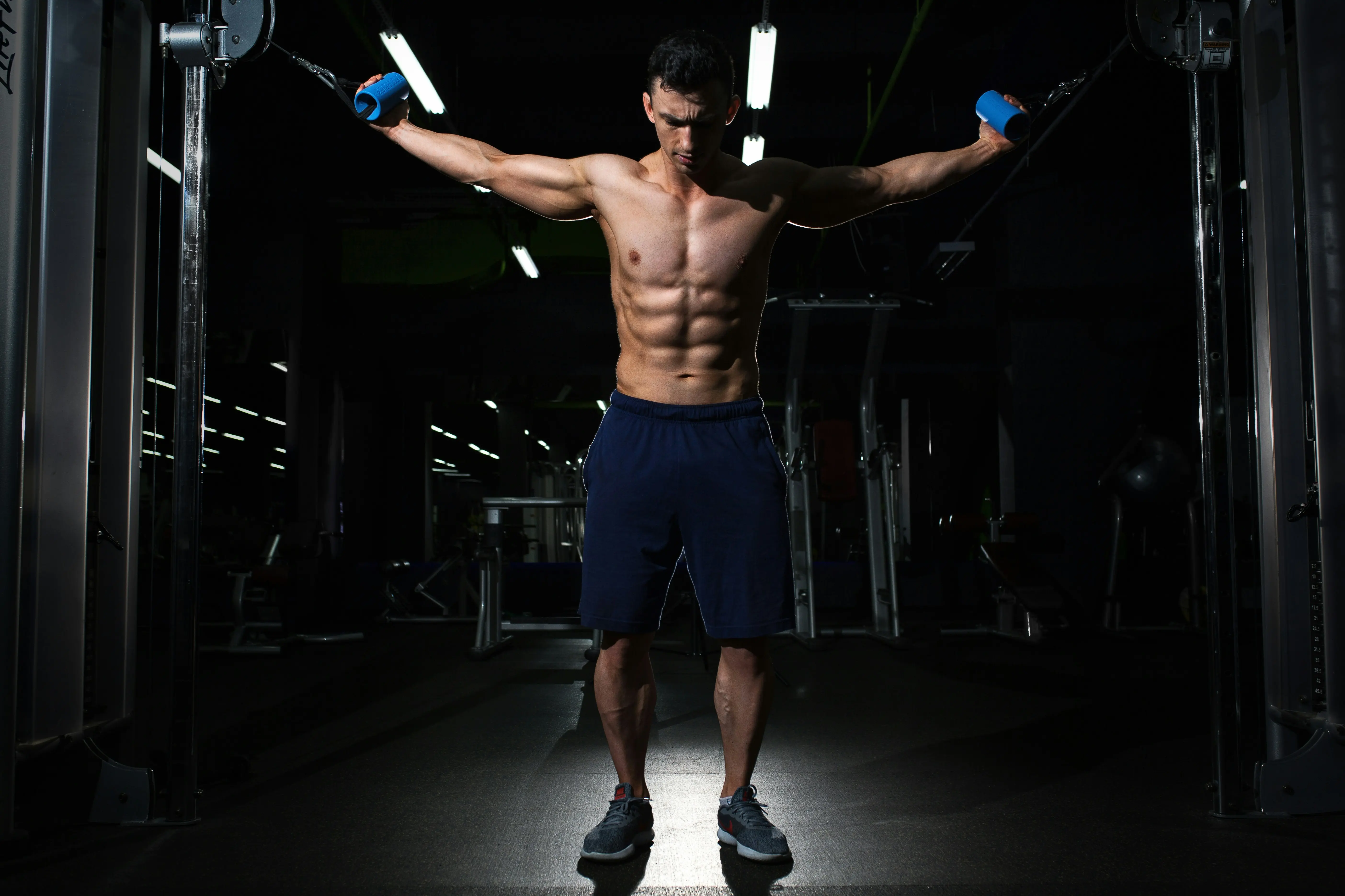 Photo of a man with a six-pack training