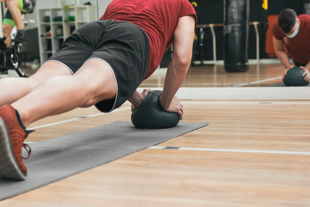 A man training his core with a medicine ball.