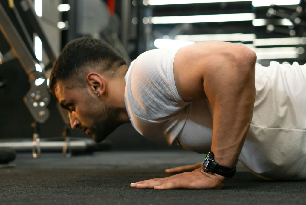 A man doing push-up training at a gym