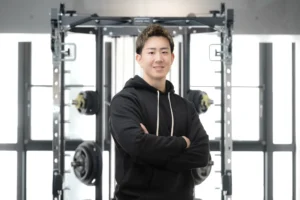 Sota Ammae, a personal trainer at FIT HIVE gym in Honmachi, Nishi-ku, Osaka.