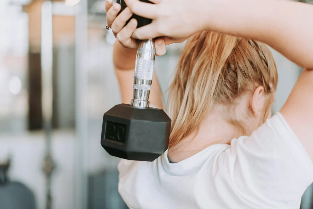 A woman training with dumbbells.