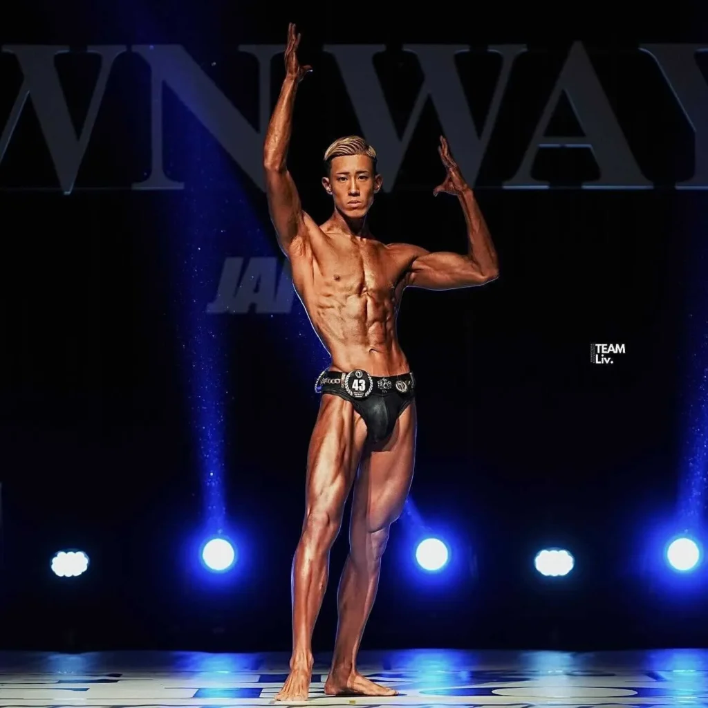 庵前トレーナーのボディメイク大会出場時の写真