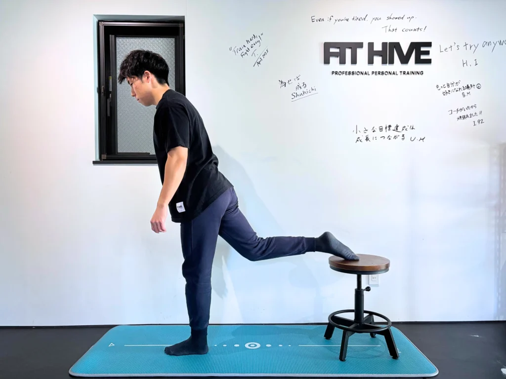 How to perform a Bulgarian squat step 1