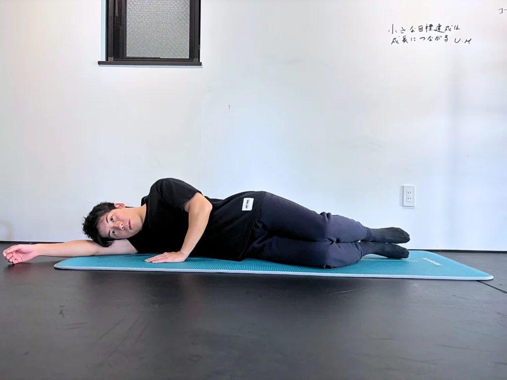 How to perform a clamshell exercise step 1