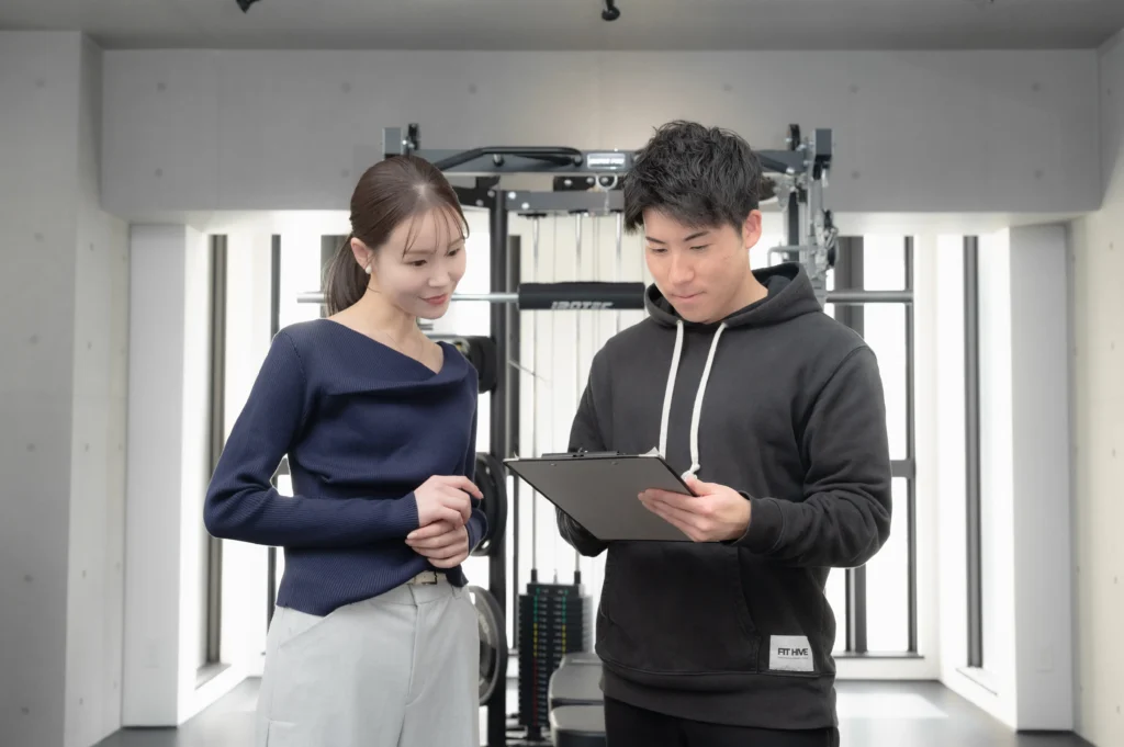 大阪のパーソナルジムFIT HIVE（フィットハイブ）のカウンセリング風景