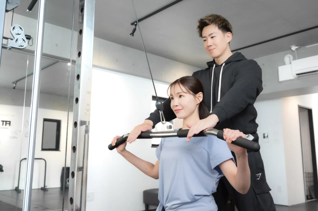 大阪市西区本町のパーソナルトレーニングジムFIT HIVE(フィットハイブ)トレーニング風景