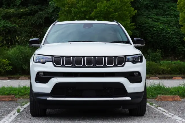 大型車が駐車されている写真