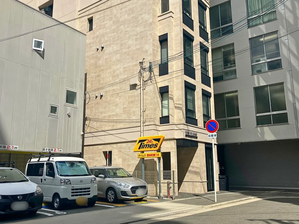 大阪市西区本町のパーソナルジムFIT HIVE(フィットハイブ)最寄りの駐車場「タイムズ西本町第14駐車場」