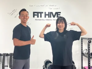 大阪市西区本町のパーソナルジムFIT HIVE（フィットハイブ）のトレーナー酒井翔太とデザイナーN