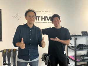 腰痛・姿勢改善を目的とした40代男性のお客様と安田トレーナー